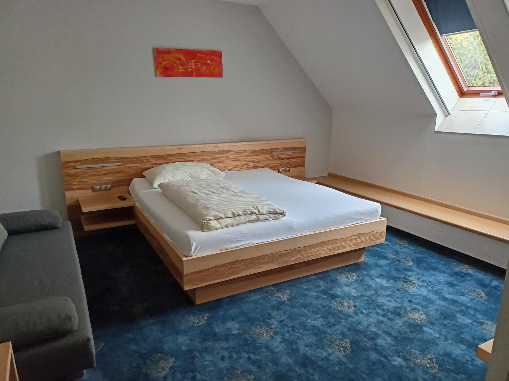 Zum Lindenhof Hotel 3*