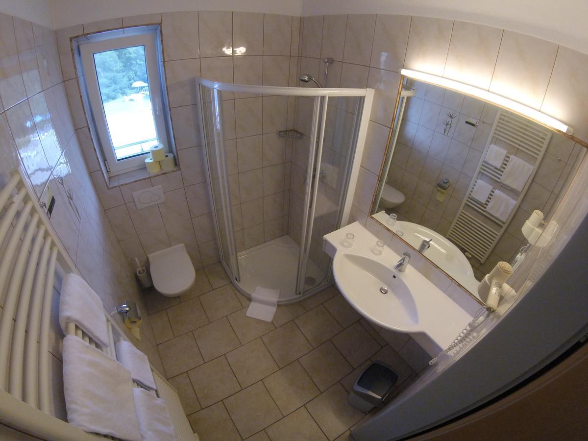 Zum Lindenhof 3*