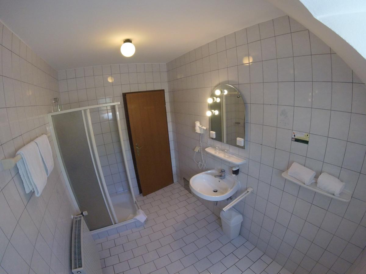 Zum Lindenhof Hotel 3*